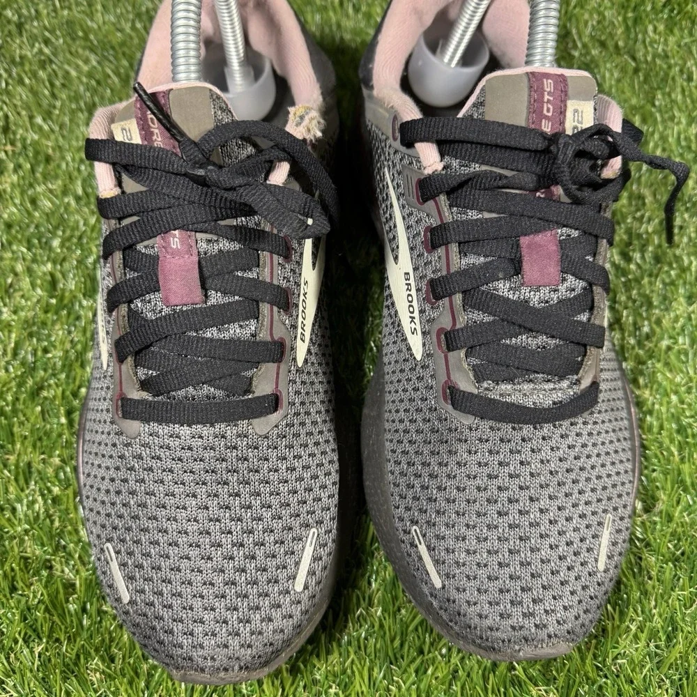Brooks Adrenaline GTS 22 Women's Size 8 D (Wide) Running Shoes Pearl Black